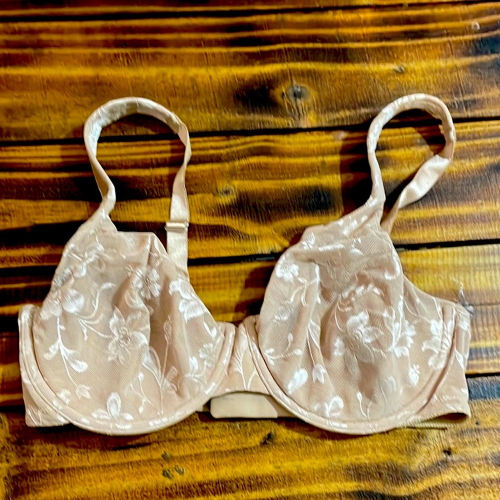 Soma Floral Lace Bra in Beige and White